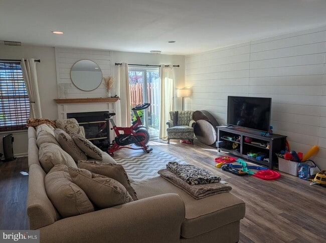 Building Photo - 505 Breckinridge Square SE