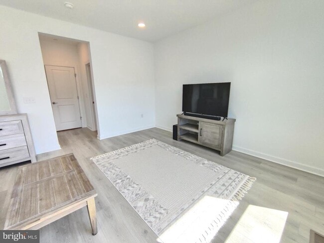 Building Photo - 5002 Longmire Wy