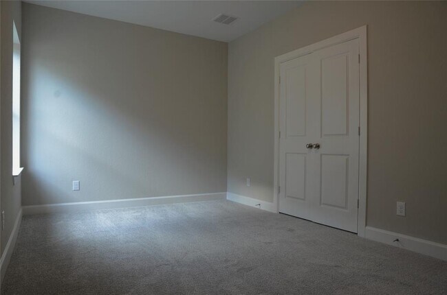 Building Photo - 23834 Pullin Market Dr
