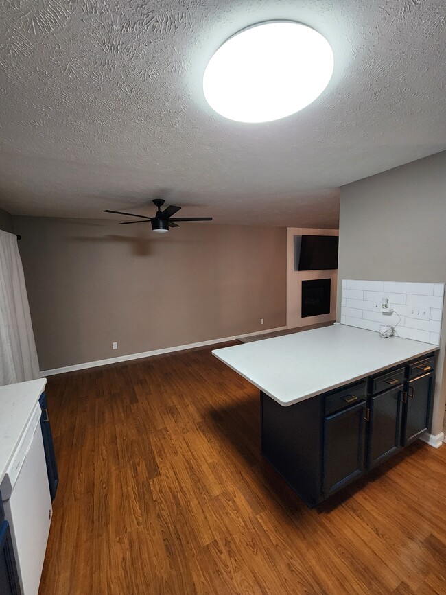 Building Photo - 5716 Hascall St