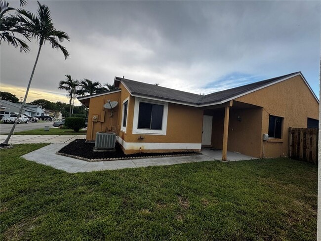 Building Photo - 951 SW 109th Ave