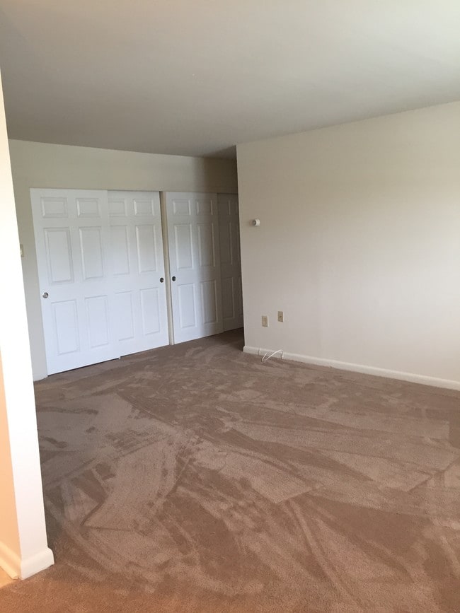 Living Room - 53 E Urner St