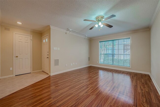 Building Photo - 1311 Antoine Dr
