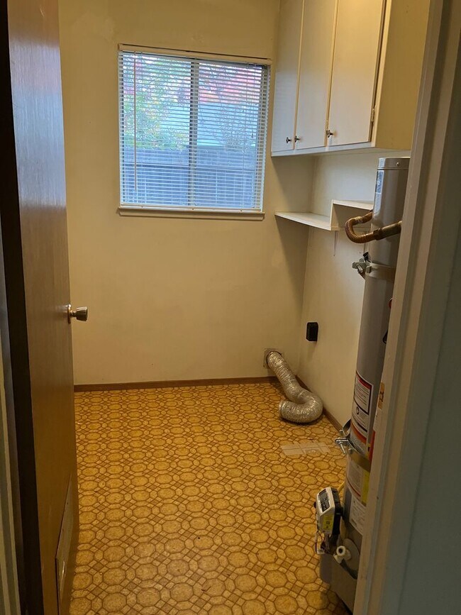 Building Photo - 2813 Thornton Ct