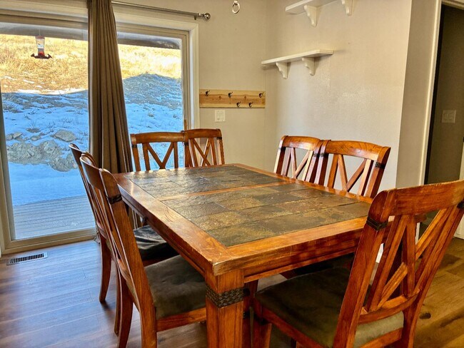 Building Photo - 1009 Forrest Dr