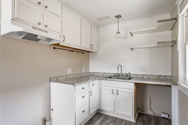 Building Photo - AVOID SCAMMERS!! WE DO NOT POST ON CRAIGSLIST!! Charming 2 Bedroom, 1 Bath brick home a block fro...