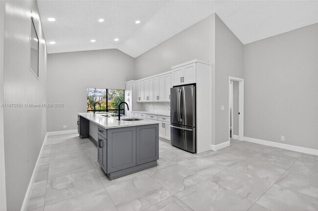 Building Photo - 9581 El Clair Ranch Rd