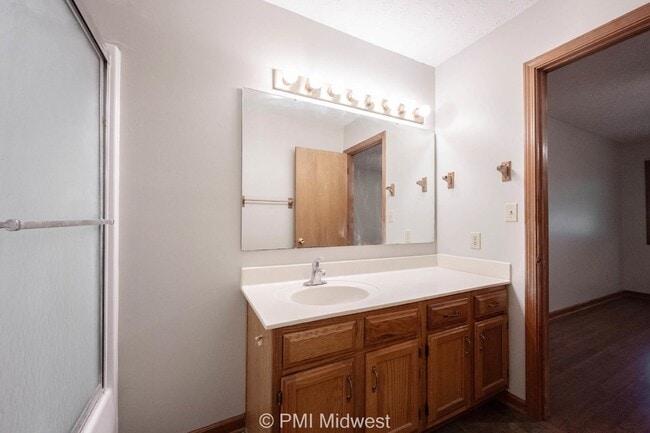 Building Photo - Charming 2 Bed, 2 Bath Indianapolis Rental...
