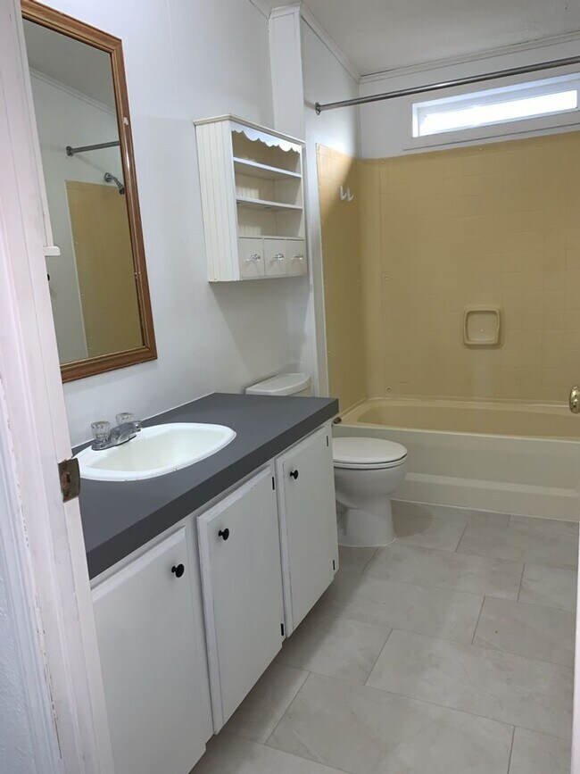 Building Photo - Stunning manufactured home w/detached garage!