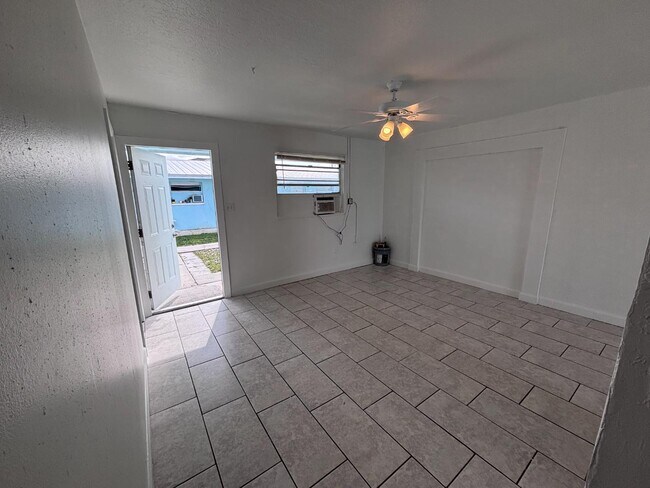 Building Photo - 2131 Washington St NE