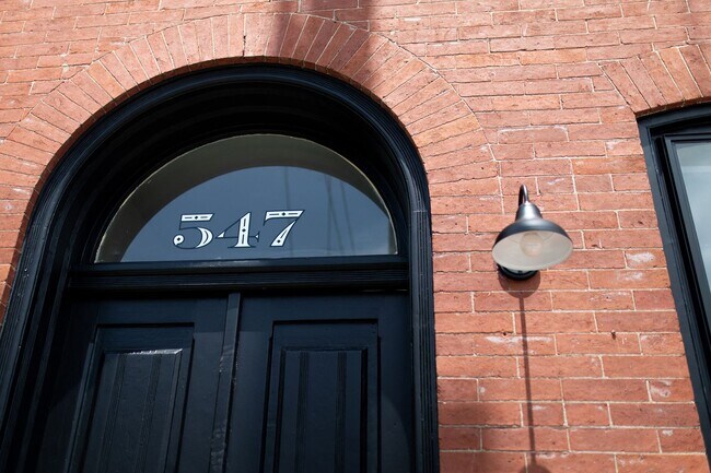 Building Photo - 547 W Lemon St