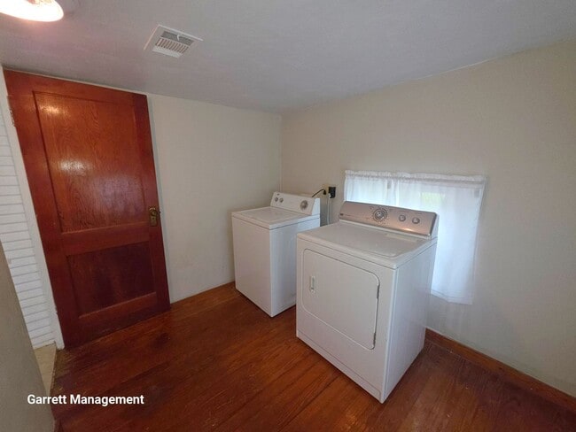 Building Photo - Cute 3/2 Home in Lometa, TX