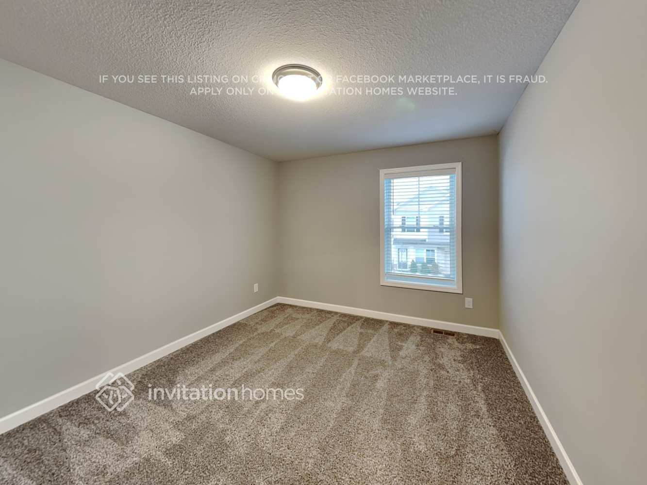 Building Photo - 10900 Everest Pl N