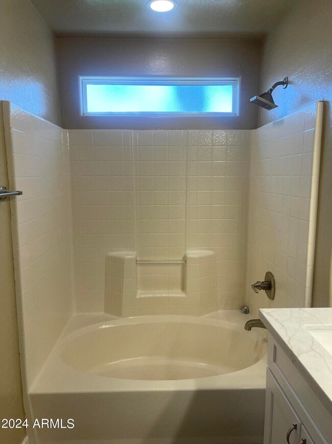 Building Photo - 15433 W Mercer Ln