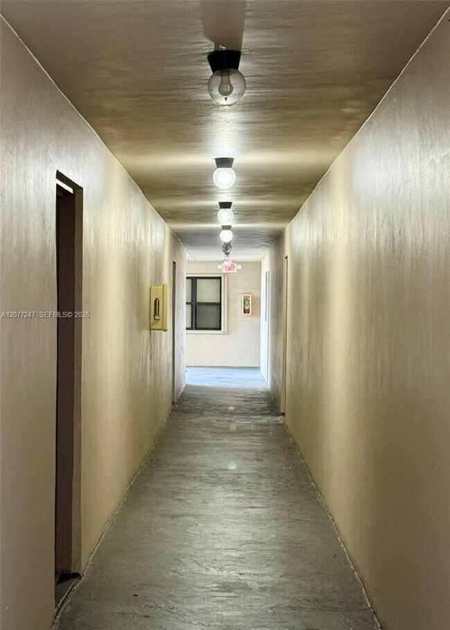 Building Photo - 1121 SW 122nd Ave