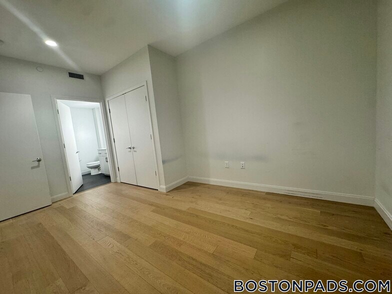 Building Photo - 55 Brighton Ave