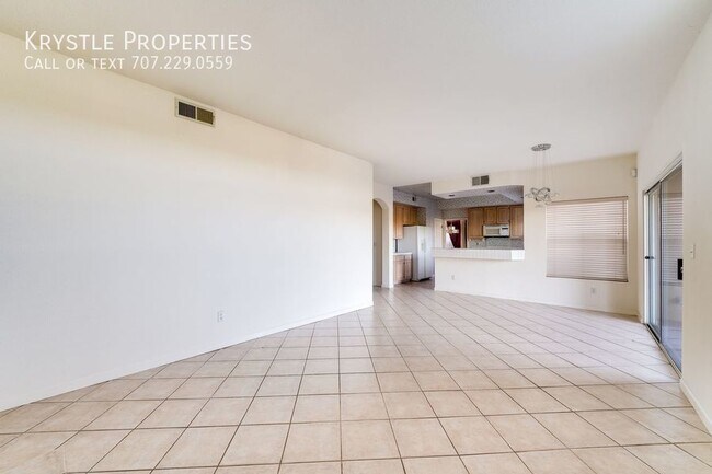 Building Photo - Luxurious Living in Gated Villa Del Mar Co...