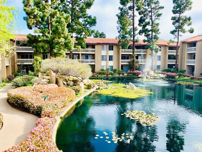 Building Photo - TOP FLOOR 1BD/1BA CONDO AVAILABLE AT THE PLAZA IN PACIFIC BEACH - $2,495/mo