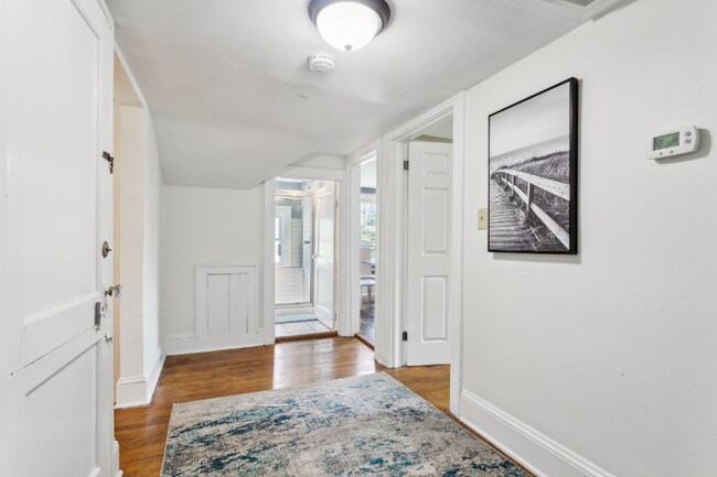 Building Photo - 3426 Kenmore Dr