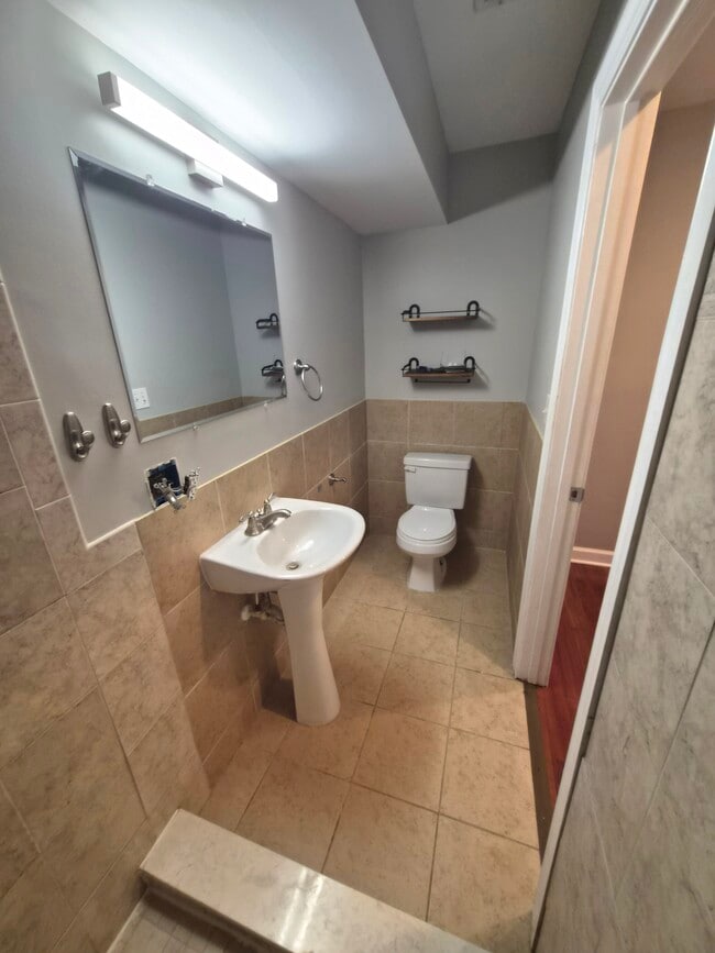 Building Photo - 501 E Fort Ave