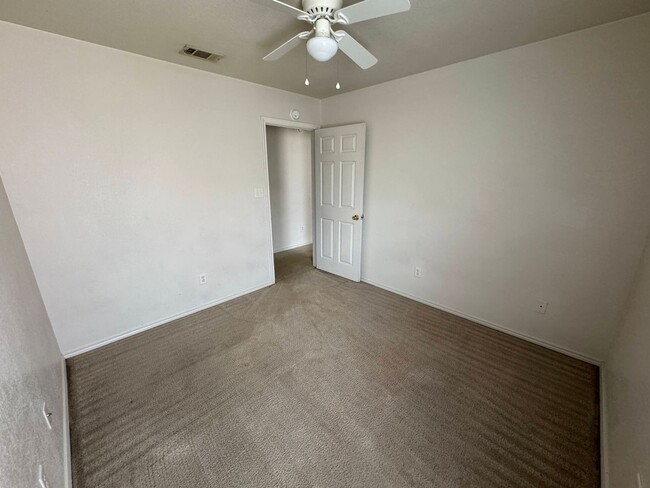 Building Photo - 5005 John David Dr