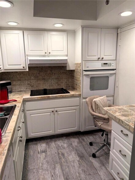 Building Photo - 400 Kings Point Dr