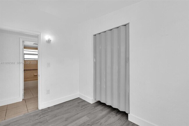 Building Photo - 137 NW 29th Ave