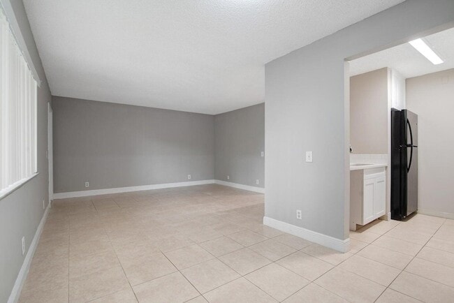 Building Photo - 516 Meadows Cir
