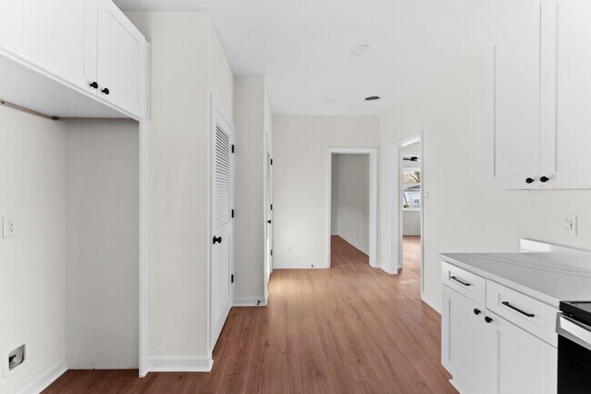 Building Photo - Trek Rentals