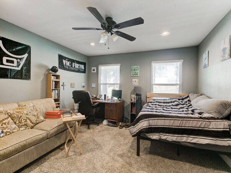 Building Photo - 2313 W Devitt St