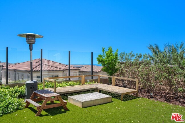 Building Photo - 20600 Bluebird Ct