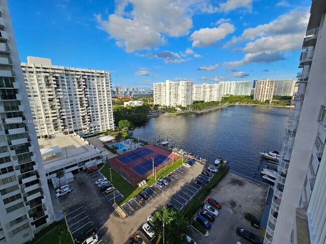Building Photo - 18061 Biscayne Blvd