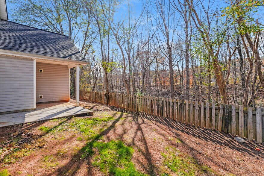 Building Photo - 10527 Crabtree Dr