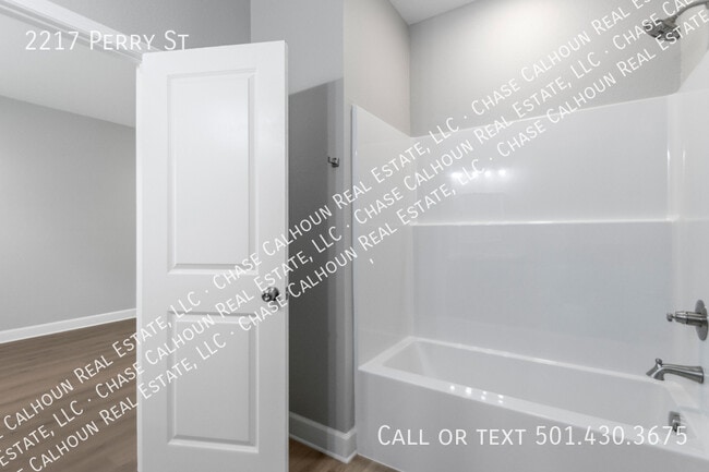 Building Photo - 2217 Perry St