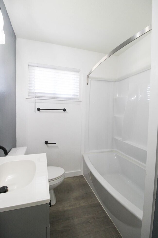 Building Photo - 2950 Lasses Blvd