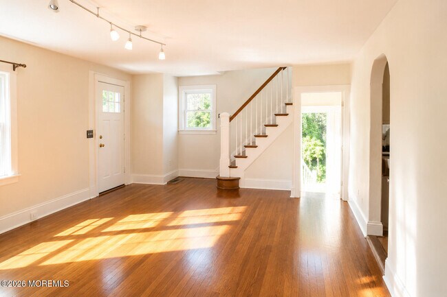 Building Photo - 129 Rumson Rd