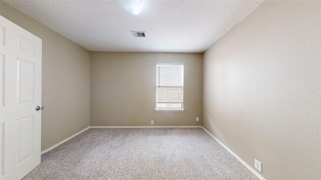 Building Photo - 6007 Baldwin Elm St