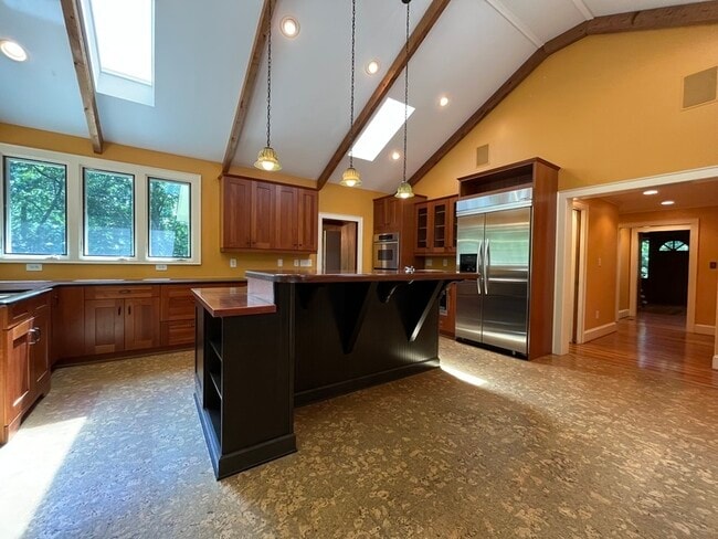 Building Photo - 6348 Sharon Hills Rd
