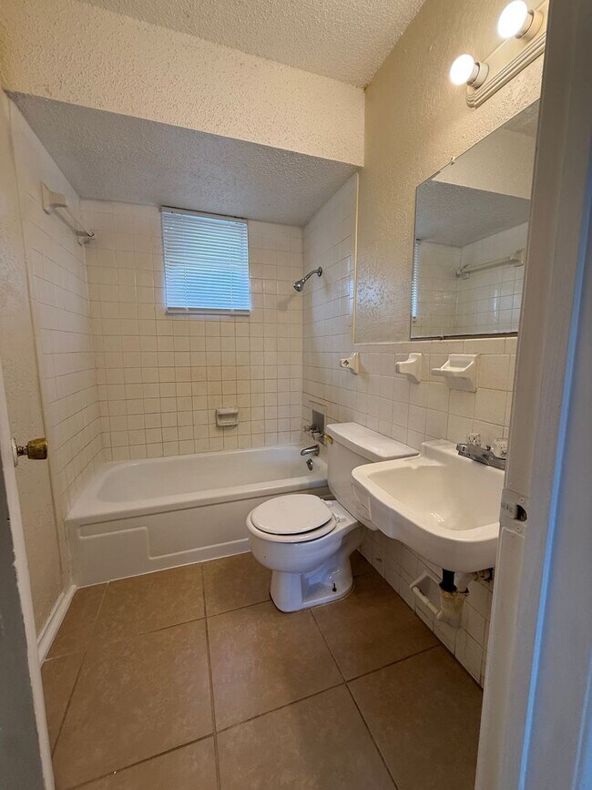 Building Photo - Conveniently Located Studio with ALL Utilities INCLUDED