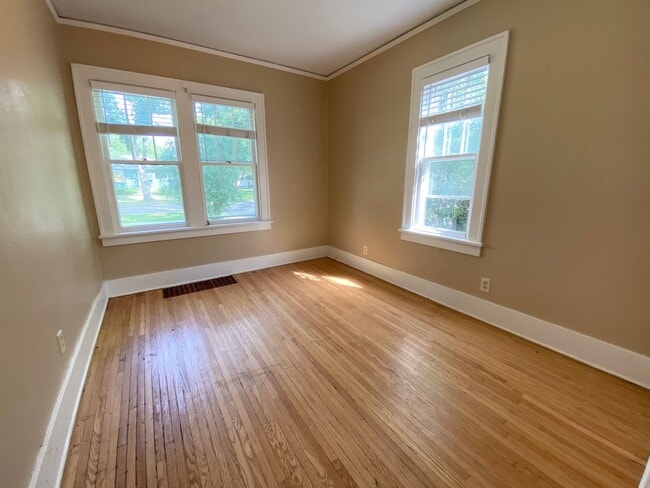 Building Photo - 4 Bedroom Near NDSU!!