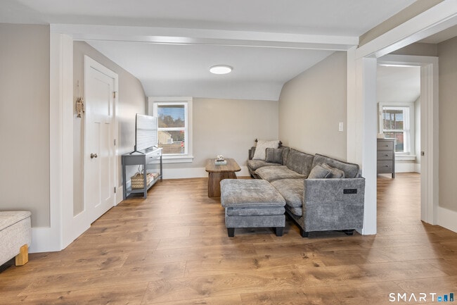 Building Photo - 3 Main St