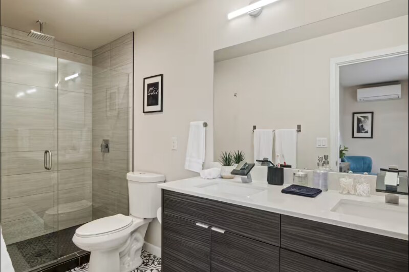 Building Photo - 8839 Midvale Ave N