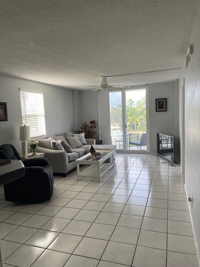 Building Photo - 1731 SE 15th St