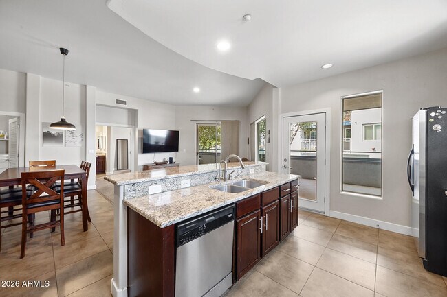 Building Photo - 945 E Playa Del Norte Dr