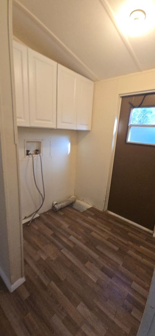 Building Photo - Model: Crown