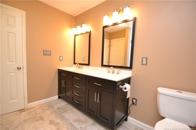 Building Photo - 5909 Royal Coach Ct