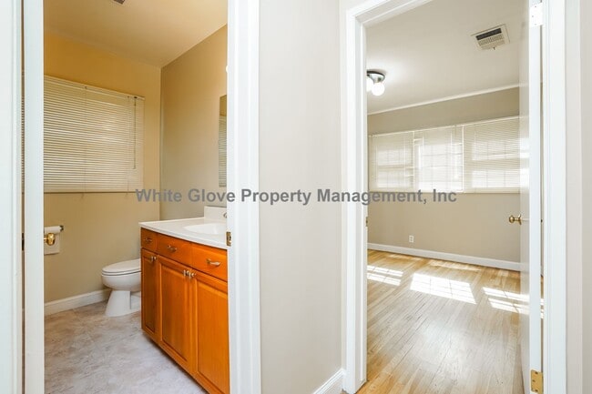 Building Photo - Fullerton 3 Bedroom Home is Great Neighborhood