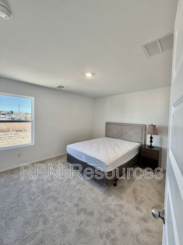 Building Photo - 10320 Baled Bermuda Rd