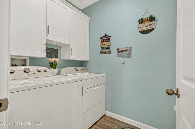 Building Photo - 6691 Cameo Dr