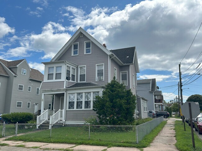 Building Photo - 214 Blohm St
